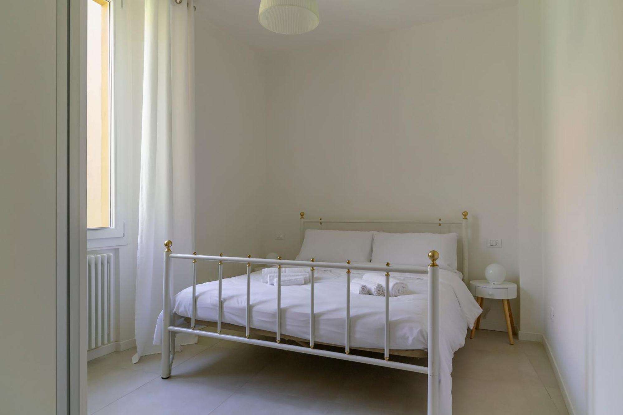 Apartment Amos - 5 Minutes From Piazza Maggiore Болонья Екстер'єр фото